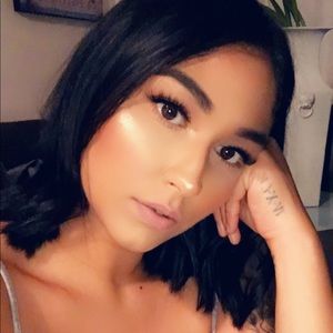 Meet your Posher, Carolina